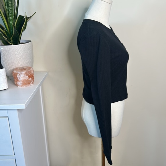 Black TNA Aritzia Henley small cropped black waffle long sleeve shirt - Picture 3 of 6